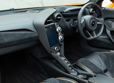 McLaren 720S Spider Peformance 24