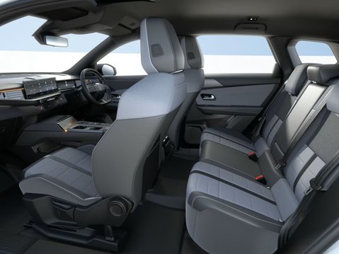 New Grandland GS 1.2 136PS Hybrid e-DCT6 Dual Clutch from £292 per month 0% APR PCP 5