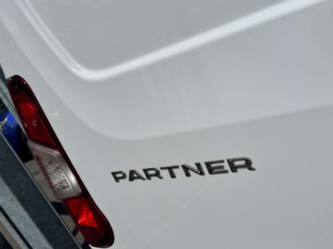 Peugeot Partner 1.5 BlueHDi 1000 Professional Premium + Standard Panel Van 5dr Diesel Manua 9