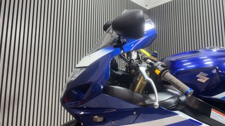 Suzuki GSX-R 2005 28K NEW MOT SERVICED WARRANTY 600CC SUPER SPORT GIXXER 35