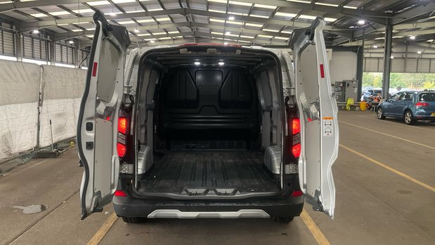 Ford Transit Custom SWB L1H1 Low Roof Trail 320 Air Con Alloys Sensors Cam EURO 6 5