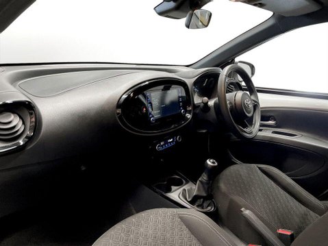 Toyota Aygo X 1.0 VVT-i Edge Hatchback 5dr Petrol Manual Euro 6 (s/s) (72 ps) DAB Radio - 15