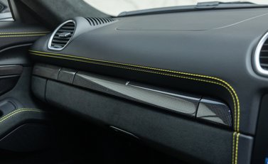 Porsche Cayman GT4 (718) 20