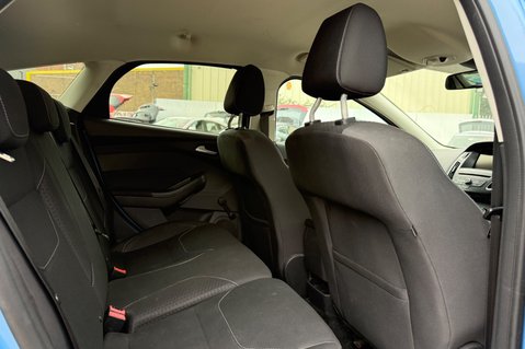 Ford Focus ZETEC.. 9 MAIN DEALER SERVICES.. £20 ROAD TAX.. 1 PREVIOUS KEEPER..STUNNING 5
