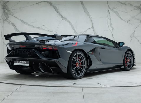 Lamborghini Aventador SVJ LP 770-4 ROADSTER 8