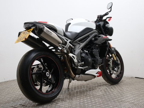 Triumph Speed Triple 1050 SPEED TRIPLE 1050 RS 12