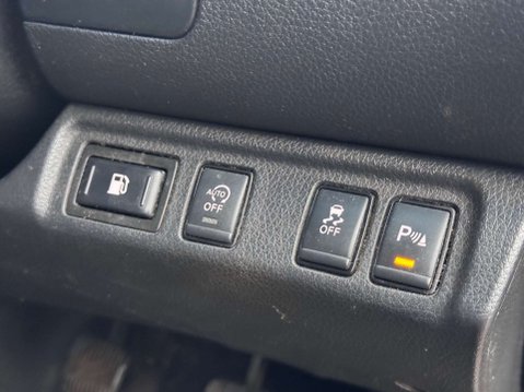 Nissan Navara 2.3 Navara Tekna dCi 4WD 5dr 41