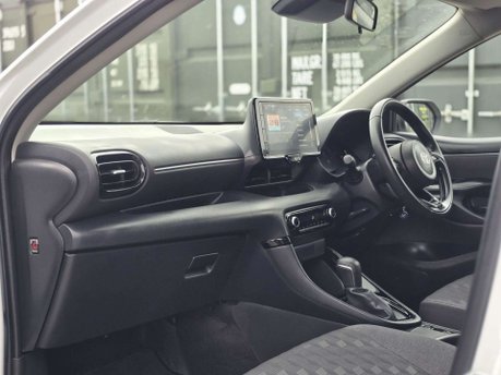 Toyota Yaris 1.5 VVT-h Design Hatchback 5dr Petrol Hybrid E-CVT Euro 6 (s/s) (116 ps) 15