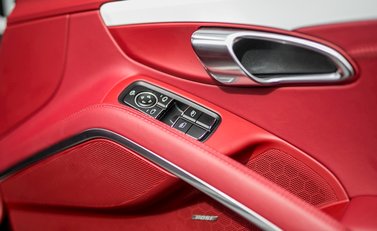 Porsche 911 (991) Targa 4S PDK 16