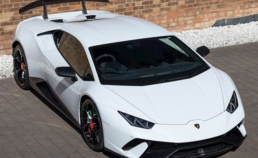 Lamborghini Huracan LP640-4 Performante 8