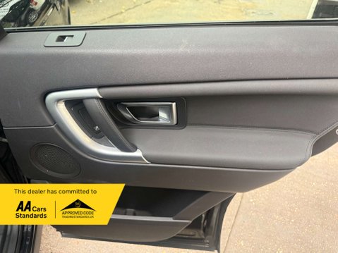 Land Rover Discovery Sport 2.0 Discovery Sport Black HSE TD4 Auto 4WD 5dr 30
