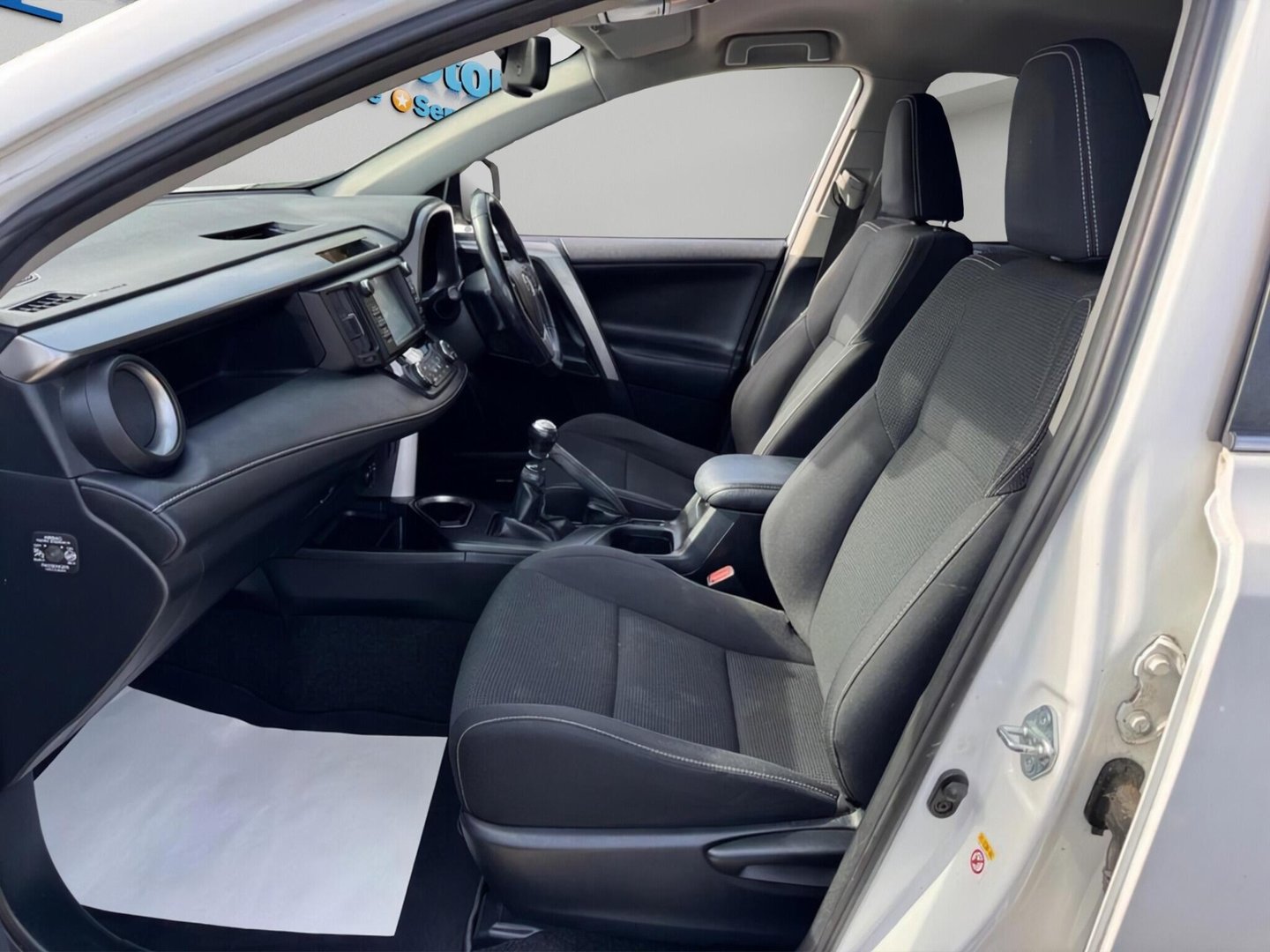 2017 Toyota RAV4 — image 31