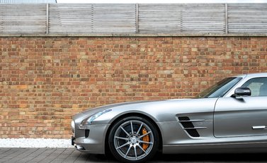 Mercedes-Benz SLS AMG 28