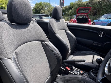 Mini Convertible Cooper 1.5 Petrol Manual Chili + PARKING ASSISTANT + VISIBILITY PACK 4