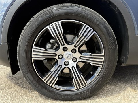 Volvo XC40 1.5 T3 Inscription SUV 5dr Petrol Auto Euro 6 (s/s) (163 ps) 17