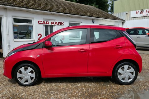 Toyota Aygo 1.0 VVT-I X-PLAY FULL SERVICE HISTORY! 9 SERVICES! BLUETOOTH! 8