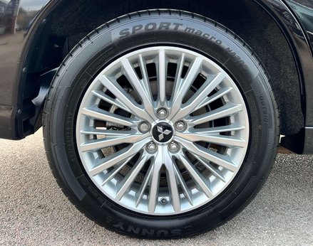 Mitsubishi Outlander 2.4 Outlander Dynamic PHEV CVT 4WD 5dr 14