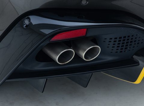 Aston Martin Vantage 007 Edition 42