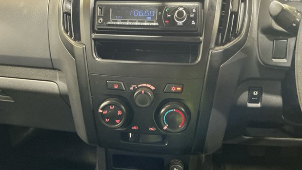 Isuzu D-Max Utility | 1.9 LT | Double Cab | Tow Bar | Air Con | EURO 6 | NO VAT 11