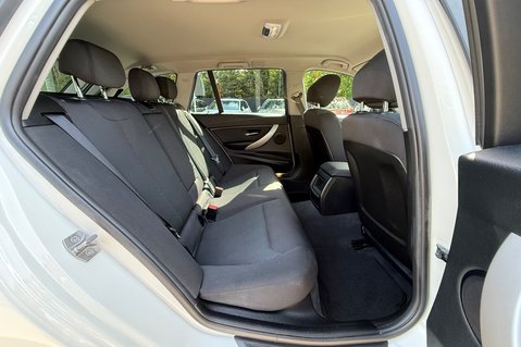 BMW 3 Series 320I SE TOURING AUTOMATIC -APPLE CAR PLAY -CAMERAS -XENONS -LOW MILEAGE 18