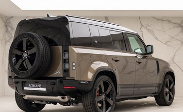 Land Rover Defender 110 X P400e 7