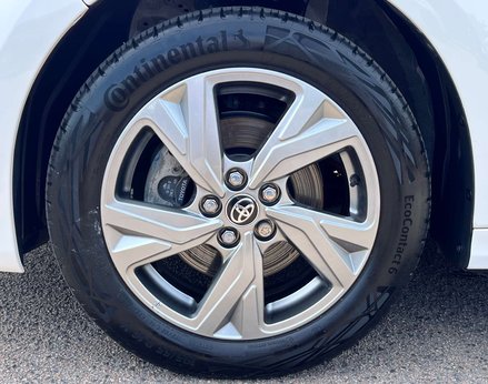 Toyota Yaris ICON HEV CVT 12