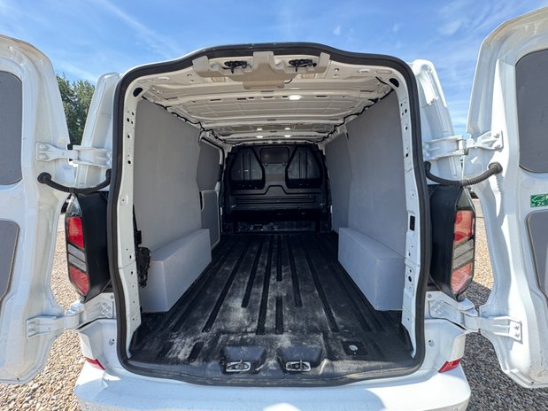 Ford Transit Custom SWB L1H1 Low Roof Limited 280 Air Con Alloys Cam Sensors EURO 6 9