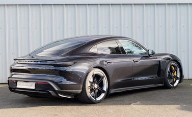Porsche Taycan Turbo S 6