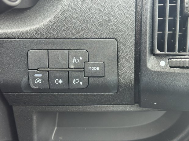 Citroen Relay MWB L2H2 [SOLD CR] Medium Roof Enterprise 35 Air Con Nav Sensors Tow Bar EU 22