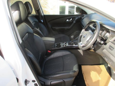 Renault Kadjar 1.3 TCe Iconic Euro 6 (s/s) 5dr 25