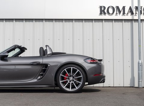 Porsche 718 Boxster S 27
