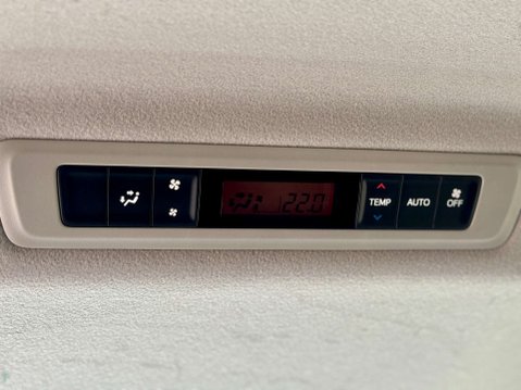 Toyota Noah Hybrid 1.8 70