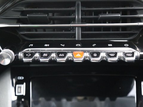 Peugeot 208 1.2 PureTech Allure Premium + EAT Euro 6 (s/s) 5dr 17