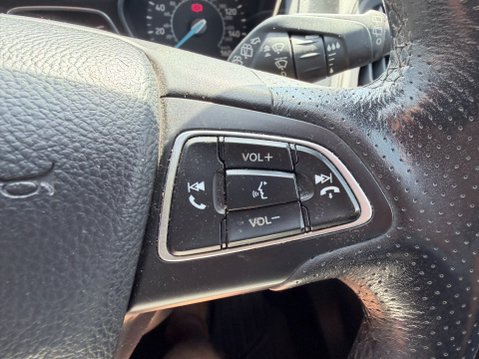 Ford Focus 1.0 ST-LINE NAVIGATION 22