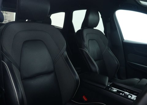 Volvo XC60 2.0 B5 MHEV R-Design SUV 5dr Petrol Hybrid Auto Euro 6 (s/s) (250 ps) 44