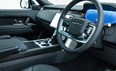 Land Rover Range Rover P530 SV 12