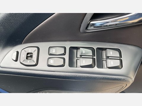 Hyundai ix35 1.7 CRDi Premium SUV 5dr Diesel Manual Euro 5 (s/s) (115 ps) 27