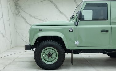 Land Rover Defender 90 HERITAGE HARD TOP 36