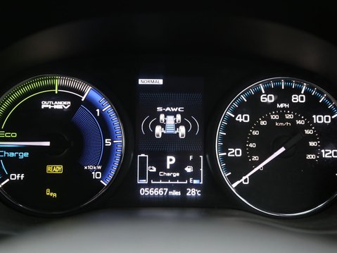 Mitsubishi Outlander 2.4h TwinMotor 13.8kWh 4h CVT 4WD Euro 6 (s/s) 5dr 14