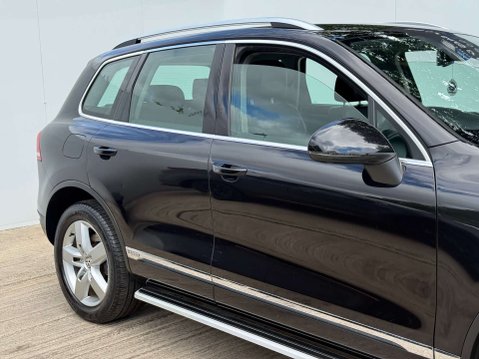 Volkswagen Touareg 3.0 Touareg V6 TSi Hybrid Auto 4WD 5dr 5