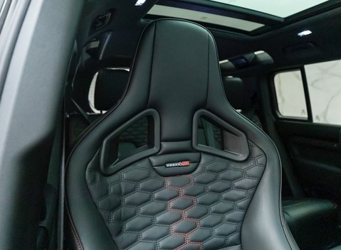 Land Rover Defender 110 V8 P525 URBAN XRS 12