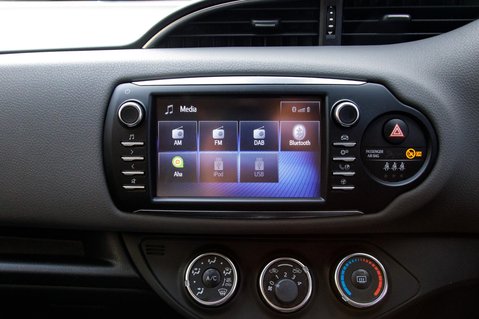 Toyota Yaris VVT-I ICON TECH 22