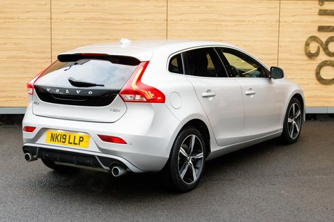 Volvo V40 T2 R-DESIGN EDITION 2