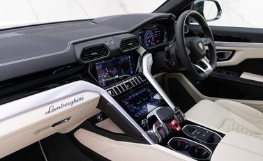 Lamborghini Urus V8 12