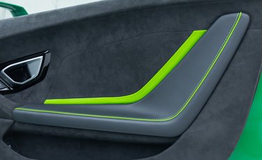 Lamborghini Huracan Tecnica 29