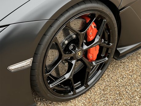 Lamborghini Revuelto V12 42