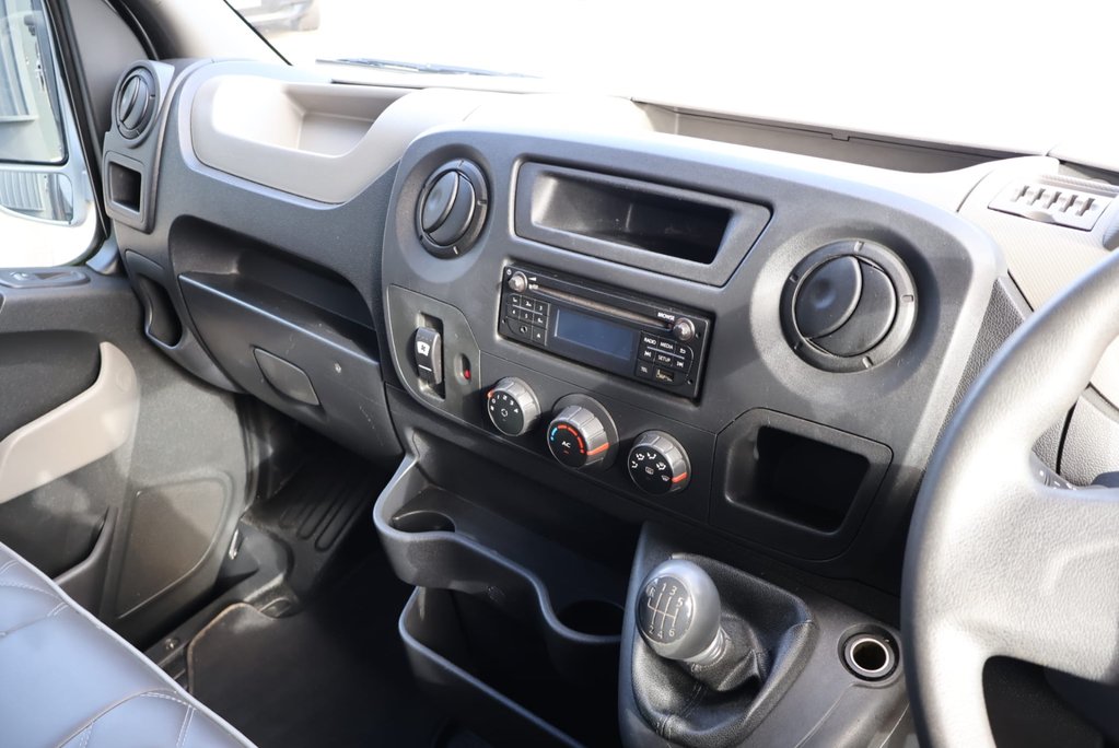 Renault Master 3.5 ton Coach Built Freddie Gover Horsebox with uprated suspension alloys  39