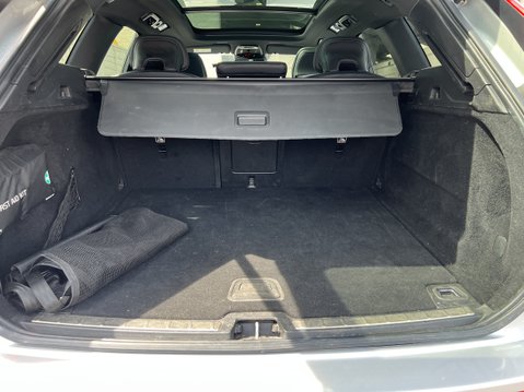 Volvo XC60 2.0 B4 MHEV R-Design SUV 5dr Diesel Hybrid Auto AW 10