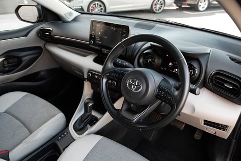 Toyota Yaris EXCEL FHEV 4
