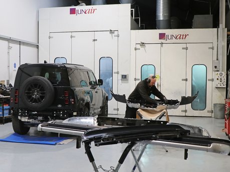 Substantial savings on main dealer prices for all LAND ROVER and RANGE ROVER vehicle SERVICING at SEEKER UK 4